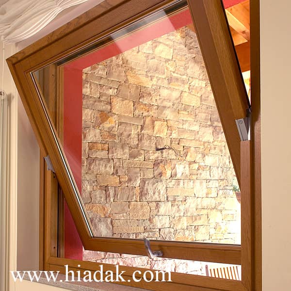 پنجره محوری طرح چوب